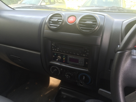 รถ Isuzu  4 ล้อ + ตู้เย็นแบบชิลเลอร์ เหมาะสำหรับขนส่งเบเกอรี่