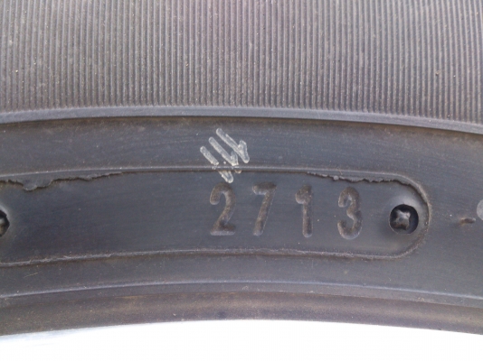 ขายแม็กถอดป้ายแดง NAVARA  พร้อมยาง255/70R16 ยางปี13 ตุ่มหน้ายางอยู่ครบทุกเส้นใหม่ๆชุดละ 12900