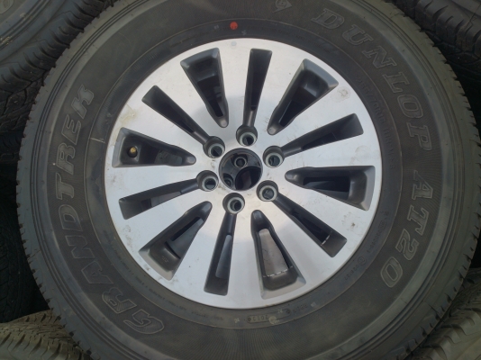 ขายแม็กถอดป้ายแดง NAVARA  พร้อมยาง255/70R16 ยางปี13 ตุ่มหน้ายางอยู่ครบทุกเส้นใหม่ๆชุดละ 12900