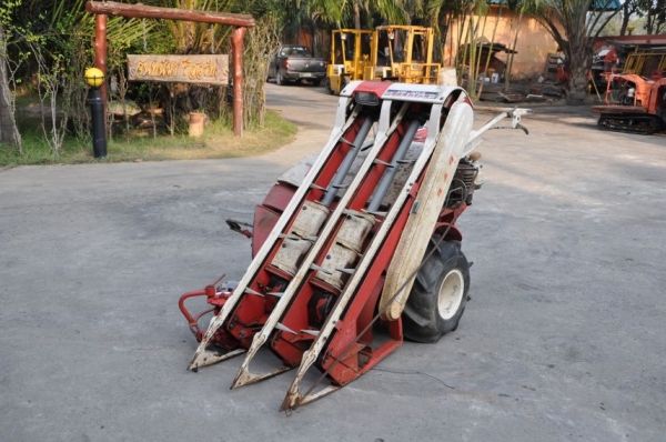 ขายรถเกี่ยว kubota2แถว สวยเดิมจากญี่ปุ่น 19,000เท่านั้น