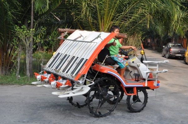 ขายรถดำนาราคาถูก KUBOTA SPA4 (4แถว) สภาพสวยเดิมจากญี่ปุ่นยังไม่เคยใช้ในไทย 58,000เท่านั้น!!