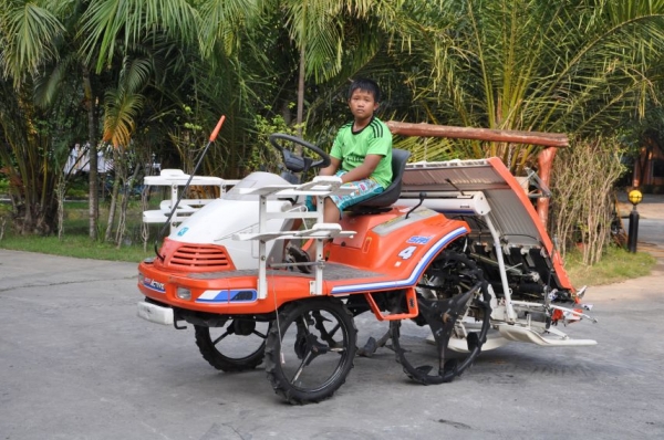 ขายรถดำนาราคาถูก KUBOTA SPA4 (4แถว) สภาพสวยเดิมจากญี่ปุ่นยังไม่เคยใช้ในไทย 58,000เท่านั้น!!