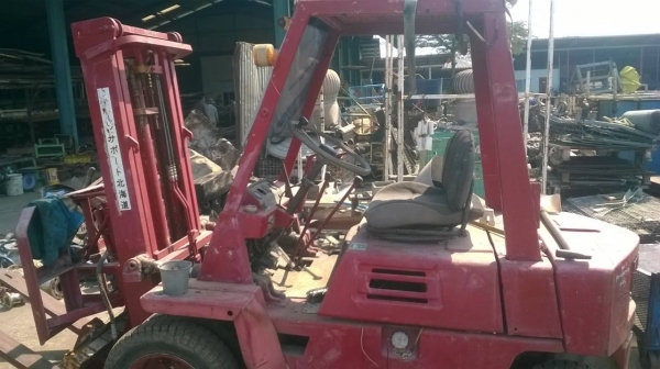 komatsu ดีเซล 2.5 งาฮิ้งฟอร์ค เกียร์ธรรมดา ราคา 180,000เท่านั้น