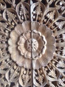 ไม้สักแกะสลัก 2  ด้านงานมือแกะเก่าเก็บ