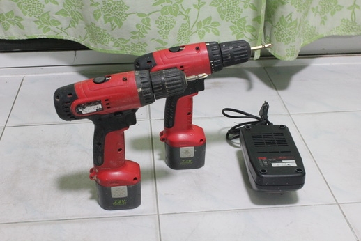 สว่านไขควงไร้สาย ryobi รุ่น 7.2โวลต์ สภาพพร้อมใช้งานครับ