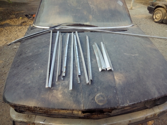 ขายคิ้วเลสรอบคัน BMW E12