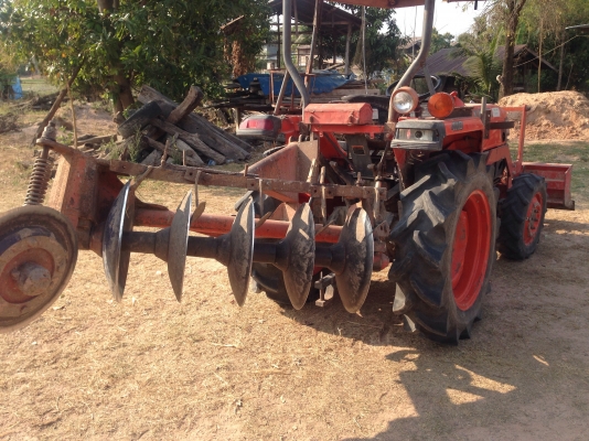 ขายด่วนรถไถนาคูโบต้า L 2808 4 WD พร้อมอุปกรณ์  ผานดันหน้า  ผานหลัง รถสวยเครื่องแน่นไม่มีเยิ้ม สภาพรถพร้อมใช้งานได้เลยครับ มีภาพวีดีโอให้รับชมด้วยนะครับ  ต้องการด่วนหรือสนใจติดต่อ คุณชัยยา สตึก  ได้นะครับ เบอร์โทร 0819972972 และ 0898451778  หรือ  044666729