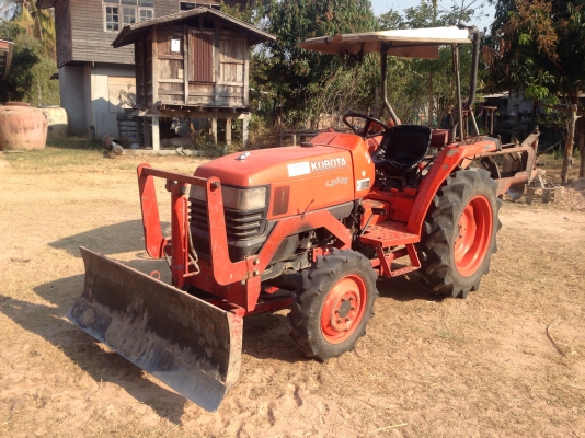 ขายด่วนรถไถนาคูโบต้า L 2808 4 WD พร้อมอุปกรณ์  ผานดันหน้า  ผานหลัง รถสวยเครื่องแน่นไม่มีเยิ้ม สภาพรถพร้อมใช้งานได้เลยครับ มีภาพวีดีโอให้รับชมด้วยนะครับ  ต้องการด่วนหรือสนใจติดต่อ คุณชัยยา สตึก  ได้นะครับ เบอร์โทร 0819972972 และ 0898451778  หรือ  044666729