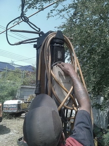 ขาย -  ฮ้อย หรือ ลิฟท์ยกของ อเนกประสงค์ ได้ทั้ง รถยนต์ ตู้คอนแทรนเนอร์ พร้อมใช้งานครับ