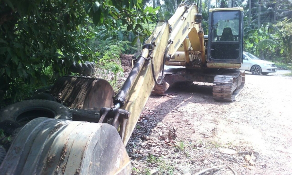 รถแบคโฮ KOMATSU  120 - 6   สนใจติดต่อ 081 - 6079515