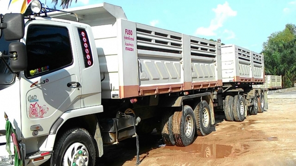 รถมิตซู 10 ล้อดั้ม 270 แรงม้า. ปี 56  ( ขายแม่ , ลูก )   สนใจติดต่อ  081 - 6079515