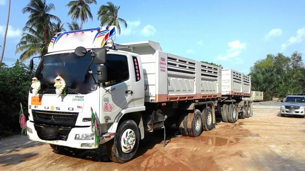 รถมิตซู 10 ล้อดั้ม 270 แรงม้า. ปี 56  ( ขายแม่ , ลูก )   สนใจติดต่อ  081 - 6079515