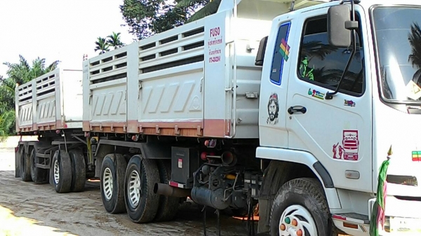 รถมิตซู 10 ล้อดั้ม 270 แรงม้า. ปี 56  ( ขายแม่ , ลูก )   สนใจติดต่อ  081 - 6079515