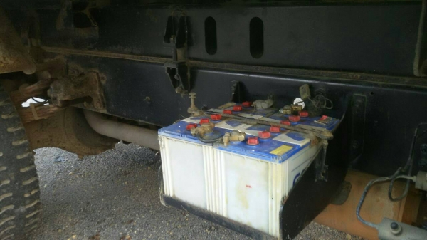 รถอีซูซุ 6 ล้อดั้ม 210 แรงม้า. ปี 49  ( รถวิ่ง 2xx,xxx กม. )   สนใจติดต่อ 081 - 6079515