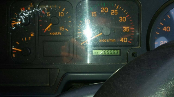 รถอีซูซุ 6 ล้อดั้ม 210 แรงม้า. ปี 49  ( รถวิ่ง 2xx,xxx กม. )   สนใจติดต่อ 081 - 6079515