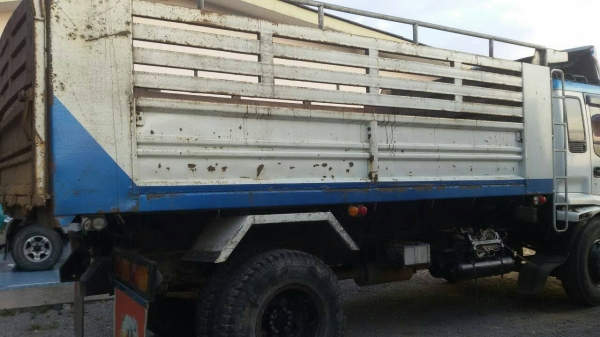 รถอีซูซุ 6 ล้อดั้ม 210 แรงม้า. ปี 49  ( รถวิ่ง 2xx,xxx กม. )   สนใจติดต่อ 081 - 6079515