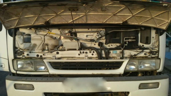 รถอีซูซุ 6 ล้อดั้ม 210 แรงม้า. ปี 49  ( รถวิ่ง 2xx,xxx กม. )   สนใจติดต่อ 081 - 6079515