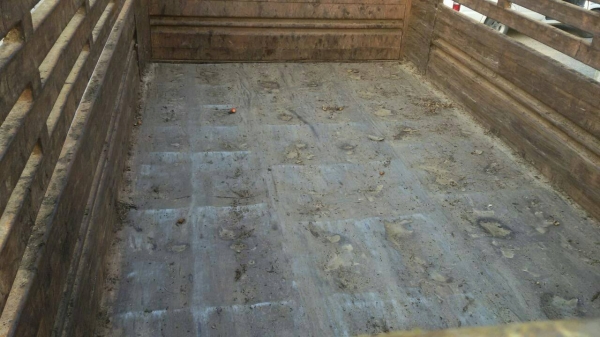 รถอีซูซุ 6 ล้อดั้ม 210 แรงม้า. ปี 49  ( รถวิ่ง 2xx,xxx กม. )   สนใจติดต่อ 081 - 6079515