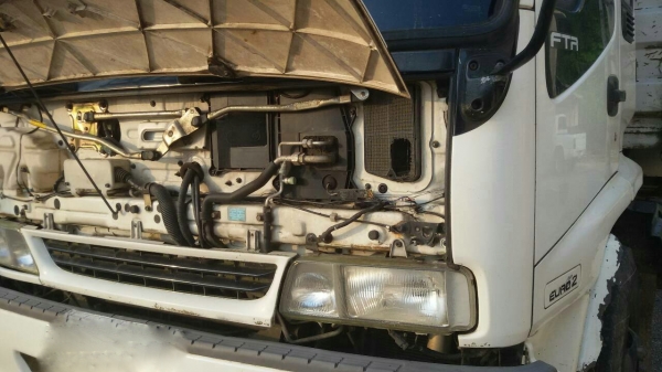 รถอีซูซุ 6 ล้อดั้ม 210 แรงม้า. ปี 49  ( รถวิ่ง 2xx,xxx กม. )   สนใจติดต่อ 081 - 6079515