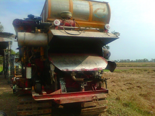 ขายรถเกี่ยวข้าว อุ้ม เหลด