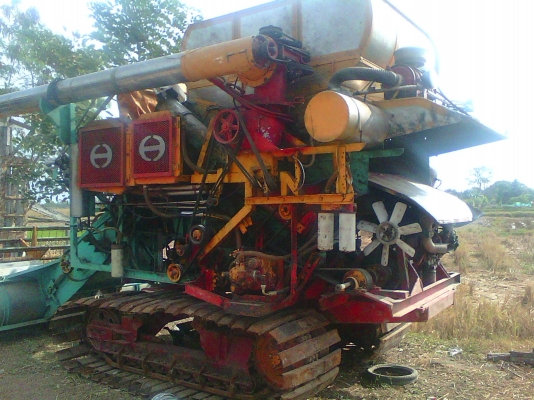 ขายรถเกี่ยวข้าว อุ้ม เหลด