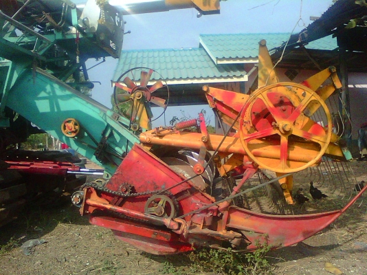 ขายรถเกี่ยวข้าว อุ้ม เหลด