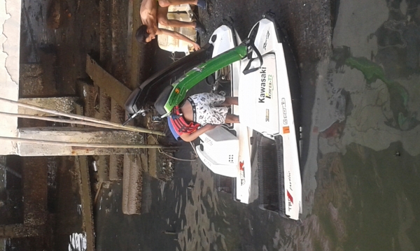 ขายเจ็ทสกียืน kawasaki js550c เครื่องหลีดรุ่นใหม่ ถูกๆ