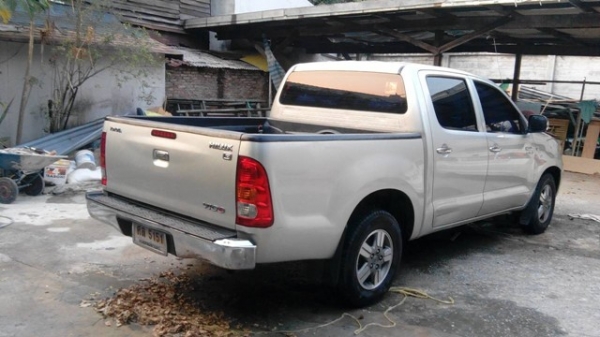 ขายด่วน! TOYOTA VIGO D4D สีเงิน 4ประตู เครื่อง3000 ปี2006 ขายด่วน! TOYOTA VIGO D4D สีเงิน 4ประตู เครื่อง3000 ปี2006