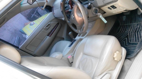 ขายด่วน! TOYOTA VIGO D4D สีเงิน 4ประตู เครื่อง3000 ปี2006