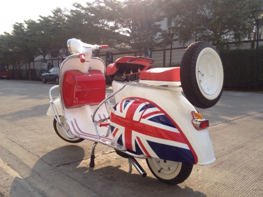 เอเซียเวสป้า---->>จัดส่งรถvespa 64 2 คัน ให้คุณปิงและคุณชูเกียรติ ที่ศรีราชา เรียบร้อย09/02/2558