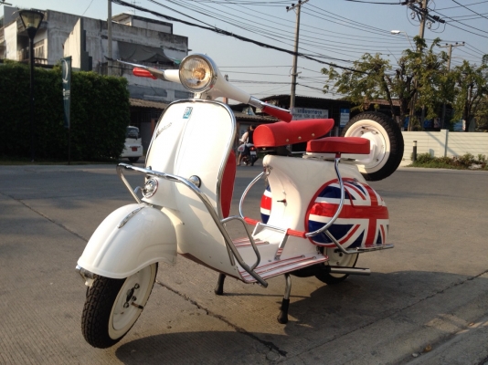 เอเซียเวสป้า---->>จัดส่งรถvespa 64 2 คัน ให้คุณปิงและคุณชูเกียรติ ที่ศรีราชา เรียบร้อย09/02/2558