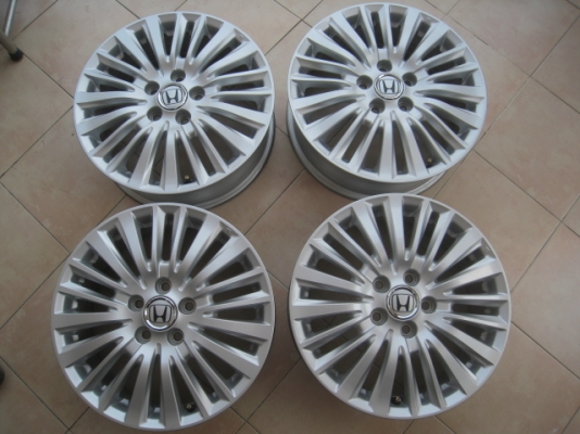 ขายล้อแม็ก honda step wagon spada 17" สนใจติดต่อเล็กคลองสามครับ 081-3747940