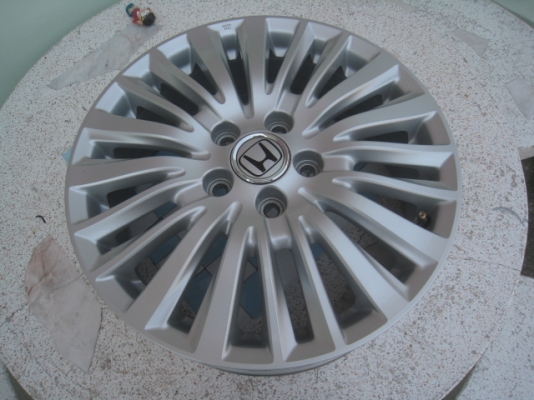 ขายล้อแม็ก honda step wagon spada 17" สนใจติดต่อเล็กคลองสามครับ 081-3747940