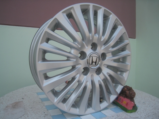 ขายล้อแม็ก honda step wagon spada 17" สนใจติดต่อเล็กคลองสามครับ 081-3747940