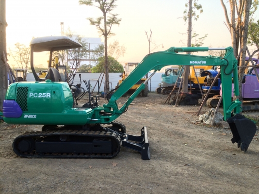 ขายรถแม็คโคร KOMATSU PC25 รุ่น 7 สภาพดี ไม่เคยผ่านการใช้งานในไทย ติดต่อ 086-775-7900, 086-324-1992