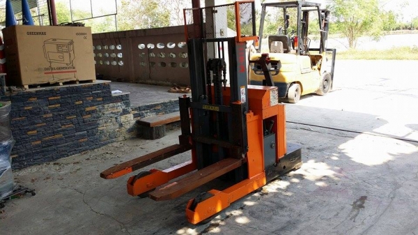 แฮนด์ลิฟต์ยกของไฟฟ้า NICHIYO เก่าญี่ปุ่น สามารถยกได้สูงถึง 1 เมตร รับน้ำหนักของได้ 110kg. แฮนด์ลิฟต์ยกของไฟฟ้า NICHIYO เก่าญี่ปุ่น สามารถยกได้สูงถึง 1 เมตร รับน้ำหนักของได้ 110kg.