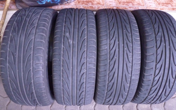 ขายยาง DEESTONE 215/45/17  4 เส้น สภาพสวย ปี12 3500 บ.