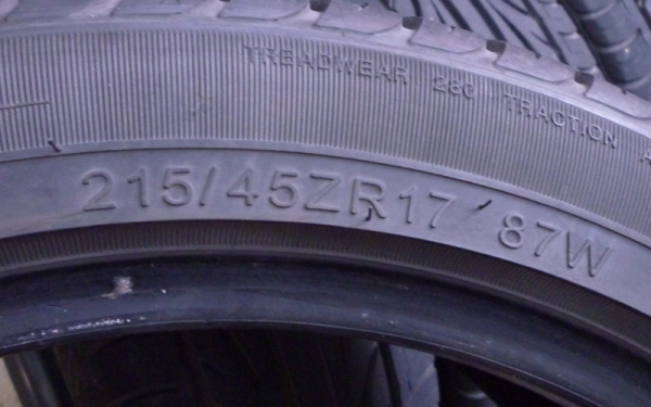 ขายยาง DEESTONE 215/45/17  4 เส้น สภาพสวย ปี12 3500 บ.