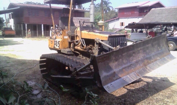 ขายรถแทรคเตอร์ KOMATSU D2-5 เดิมๆ ตามรุ่น สไลด์ 3 กระบอก เอกสารสัญญาซื้อขาย