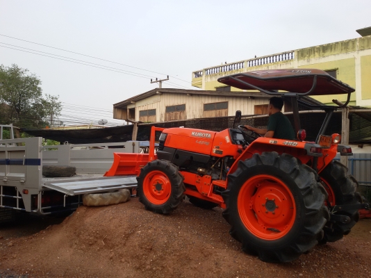 ปัญญาแทรคเตอร์มาแล้ว...จัดมาให้ครับ คูโบต้า L4508 ใบมีดคานล่าง เล่มทะเบียนพร้อม จัดส่ง อ.เมือง จ.กำแพงเพชร