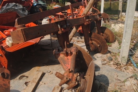ขายรถไถ Kubota M7040 (4WD) พร้อมดันหน้า+ผานบุกเบิกช้าง รถพร้อมใช้งานครับ