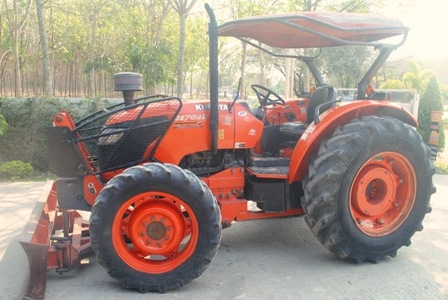 ขายรถไถ Kubota M7040 (4WD) พร้อมดันหน้า+ผานบุกเบิกช้าง รถพร้อมใช้งานครับ