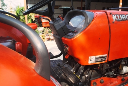 ขายรถไถ Kubota M7040 (4WD) พร้อมดันหน้า+ผานบุกเบิกช้าง รถพร้อมใช้งานครับ