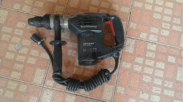 ขายสว่านโรตารี่สะกัดคอนกรีด BOSCH GBH4-32DFR.900W. Made in Germany.