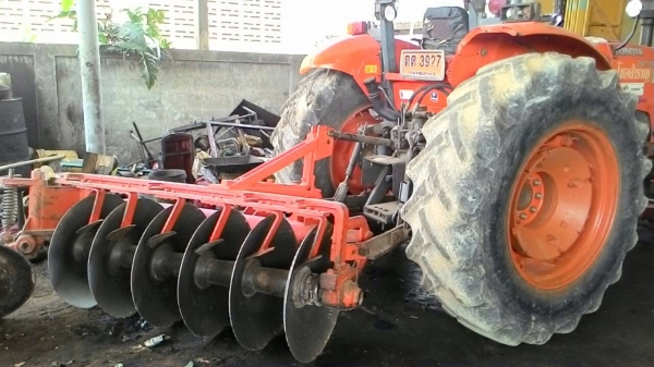 ขายรถไถ KUBOTA   M7040  พร้อมดันหน้าช้าง ผาน 6 ราคา 395,000