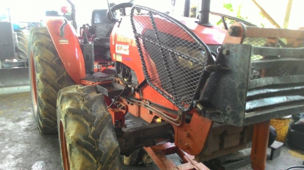 ขายรถไถ KUBOTA   M7040  พร้อมดันหน้าช้าง ผาน 6 ราคา 395,000