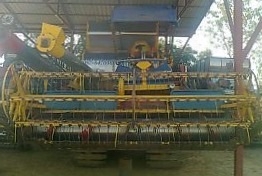 ขายด่วน รถเกี่ยวข้าวไทยเส็งยนต์ TSY รุ่น เดี่ยวทรนง เครื่องยนต์ 235 HP JO8C-J1 เทอร์โบ อุ้ม 2.5 ตัน ปั๊มไดกิ้นเบอร์ 23 ช่วงล่างตัวเดิน 12 รถเครื่องแน่นดีปั๊มแรงดีมากๆครับพร้อมใช้งานได้เลย ราคาต่อรองได้ครับ