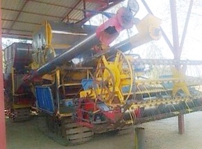 ขายด่วน รถเกี่ยวข้าวไทยเส็งยนต์ TSY รุ่น เดี่ยวทรนง เครื่องยนต์ 235 HP JO8C-J1 เทอร์โบ อุ้ม 2.5 ตัน ปั๊มไดกิ้นเบอร์ 23 ช่วงล่างตัวเดิน 12 รถเครื่องแน่นดีปั๊มแรงดีมากๆครับพร้อมใช้งานได้เลย ราคาต่อรองได้ครับ