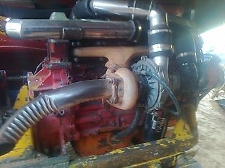 ขายด่วน รถเกี่ยวข้าวไทยเส็งยนต์ TSY รุ่น เดี่ยวทรนง เครื่องยนต์ 235 HP JO8C-J1 เทอร์โบ อุ้ม 2.5 ตัน ปั๊มไดกิ้นเบอร์ 23 ช่วงล่างตัวเดิน 12 รถเครื่องแน่นดีปั๊มแรงดีมากๆครับพร้อมใช้งานได้เลย ราคาต่อรองได้ครับ