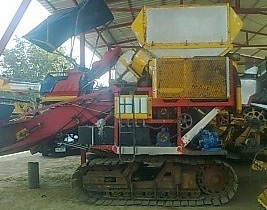 ขายด่วน รถเกี่ยวข้าวไทยเส็งยนต์ TSY รุ่น เดี่ยวทรนง เครื่องยนต์ 235 HP JO8C-J1 เทอร์โบ อุ้ม 2.5 ตัน ปั๊มไดกิ้นเบอร์ 23 ช่วงล่างตัวเดิน 12 รถเครื่องแน่นดีปั๊มแรงดีมากๆครับพร้อมใช้งานได้เลย ราคาต่อรองได้ครับ